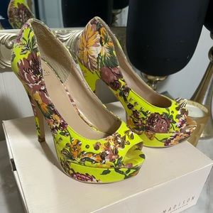 Cute Neon Yellow Stilettos